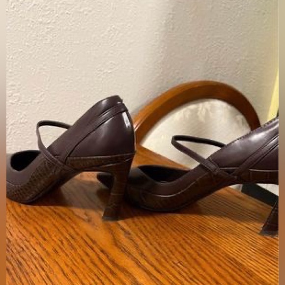 Charles & Keith Burgundy Croc Pumps size 8.5 - Picture 6 of 6